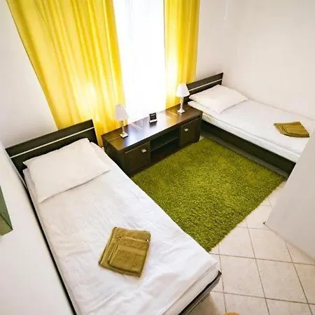 بيت للعطل In Near Lifts & Pool