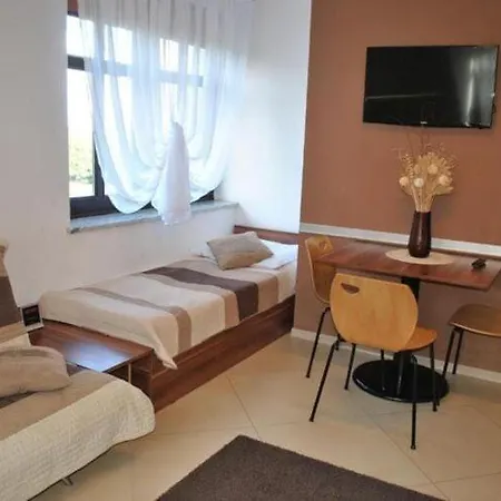 بيت للعطل In Near Lifts & Pool برينا