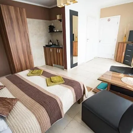 بيت للعطل In Near Lifts & Pool *