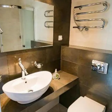 بيت للعطل In Near Lifts & Pool برينا