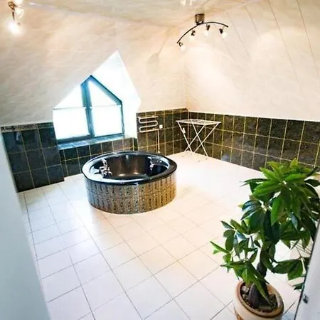 بيت للعطل In Near Lifts & Pool