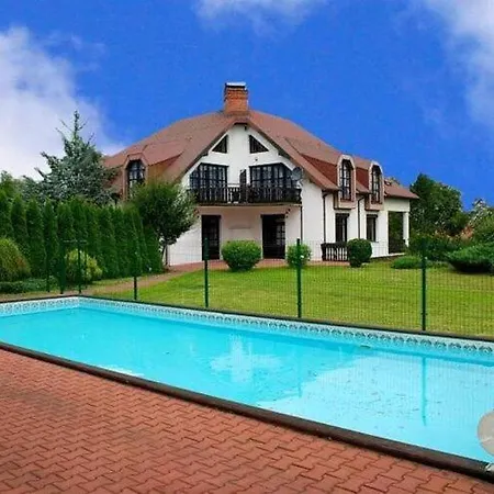 بيت للعطل In Near Lifts & Pool